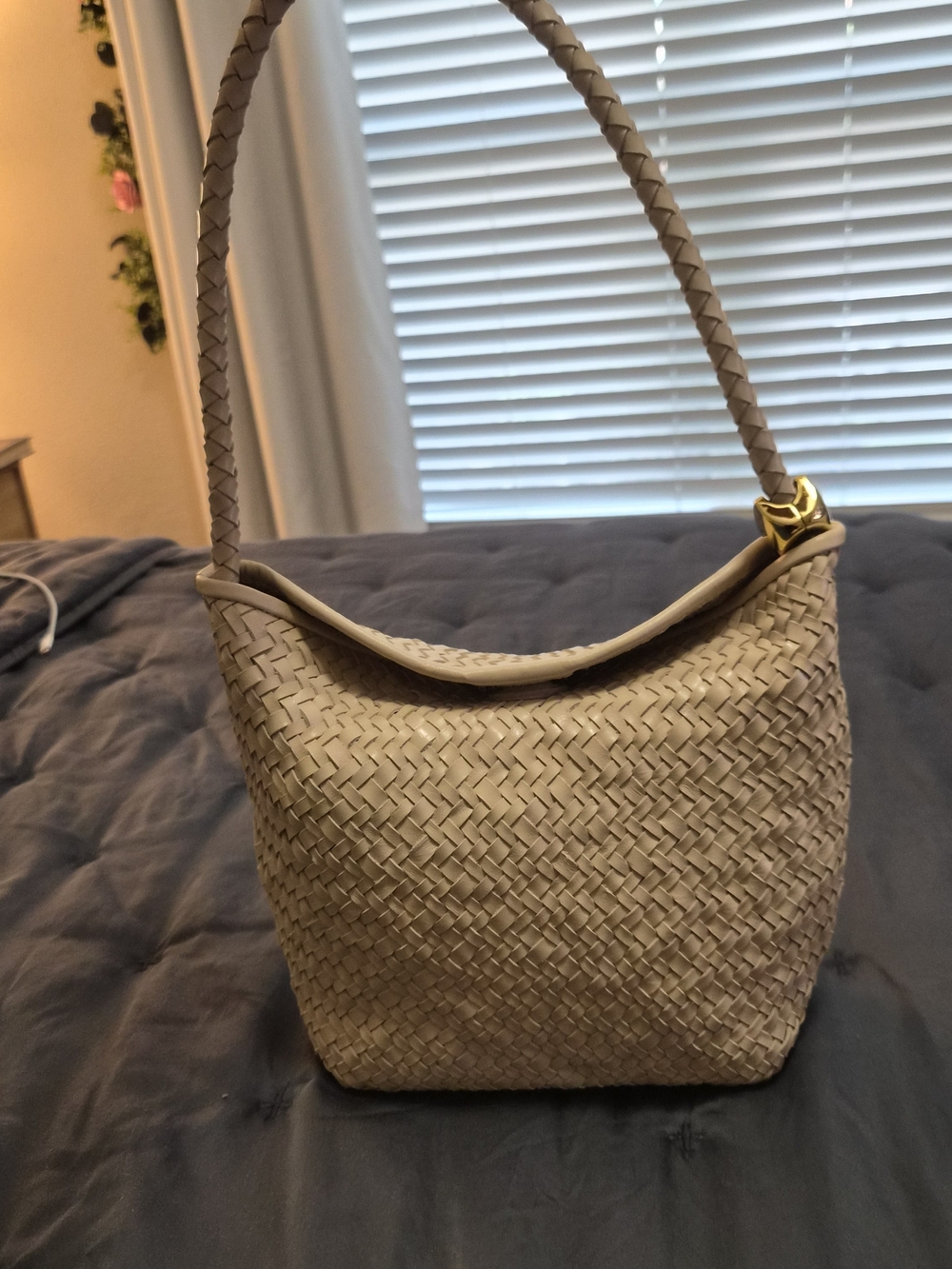 Madewell Woven Shoulder Bag in Ivory with Gold Bag Clip